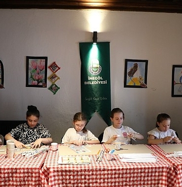 cocuklar-sanat-atolyelerinde-hem-egleniyor-hem-ogreniyor-h46hm5c3.jpg