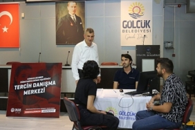 golcuk-belediyesi-universite-tercihleri-icin-yine-ogrencilerin-yaninda-RDwOHDFG.jpg