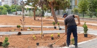 yenisehir-belediyesi-kenti-yesillendirmeye-devam-ediyor-bzBECL27.jpg