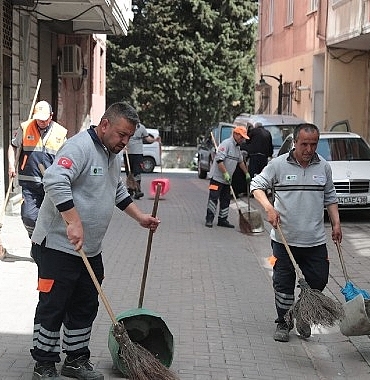 zeytinburnu-sokaklarinda-serinleten-yaz-temizligi-EQEdO8cU.jpg