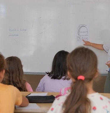 baskan-cercioglundan-egitime-tam-destek-aydinli-cocuklar-yazi-ingilizce-ogrenerek-geciriyor-r59UPdyr.jpg