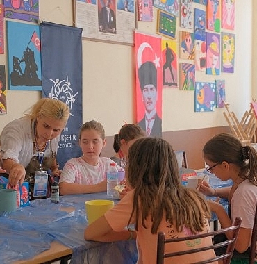 baskan-cercioglundan-yaz-kurslarinda-yaratici-ruhlara-destek-aydinli-cocuklar-sanatsal-tasarimla-tanisiyor-gwd13zuh.jpg