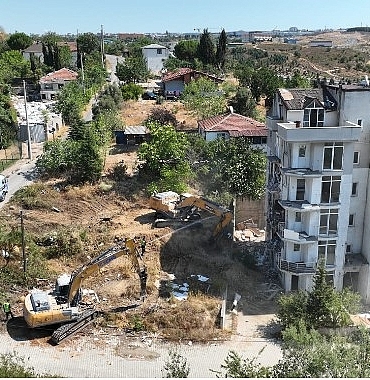 cayirovada-riskli-yapilarin-yikimina-baslandi-lFr8hSKO.jpg