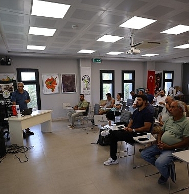 efes-tarlasi-yasam-koyunde-nar-ureticilerine-egitim-ipK86v9x.jpg