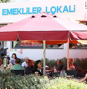 emekliler-lokaline-rekor-ilgi-2-sube-80-bin-misafir-S2zr7nv1.jpg