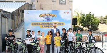 gule-oynaya-camiye-gel-projesi-kapsaminda-cocuklar-bisikletlerine-kavusmaya-devam-ediyor-RdWL7sD8.jpg