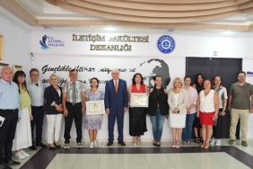 rektor-prof-dr-budak-iletisim-fakultesinin-akreditasyon-sevincine-ortak-oldu-FigQx1Kw.jpg