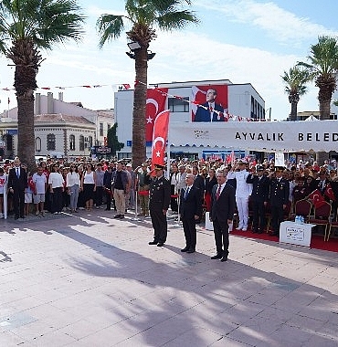 ayvalikin-dusman-isgalinden-kurtulusunun-103-yili-cumhuriyet-meydaninda-duzenlenen-etkinliklerle-coskuyla-kutlandi-YNncYrTg.jpg