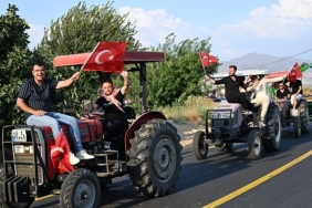 baskan-dutlulu-ilgin-mahallesinde-traktor-konvoyu-ile-karsilandi-ltgdgOSh.jpg