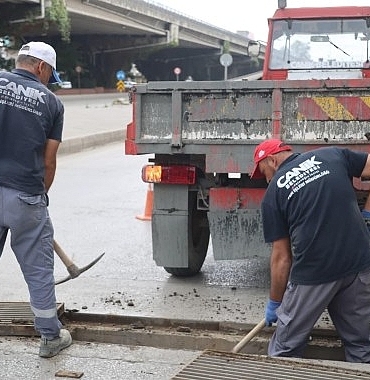 canik-belediyesi-mazgal-temizligi-calismalarina-araliksiz-bir-sekilde-devam-ediyor-9lN3U55T.jpg