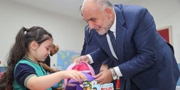 canik-belediyesi-okula-baslayan-tum-ogrencilerin-canta-ve-kirtasiye-setlerini-teslim-etti-UhhhL6c1.jpg