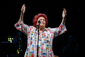 cim-konserlerinde-selda-bagcan-ruzgari-esti-7AfCalNd.jpg