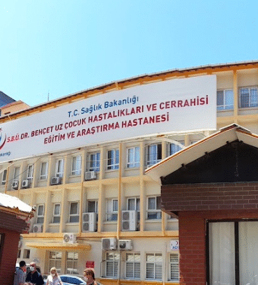 dr-behcet-uz-cocuk-hastanesinde-trans-guvenlik-krizi-fhiFgF2b.png