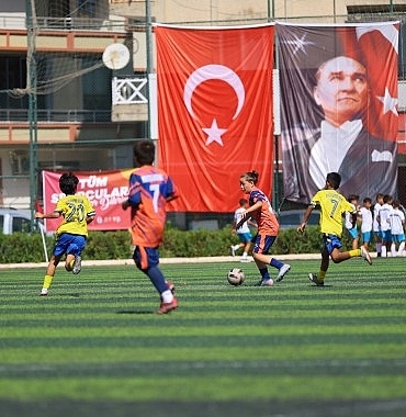 efes-selcukta-ferdi-zeyrek-futbol-musabakalari-heyecani-FcFQxXzc.jpg