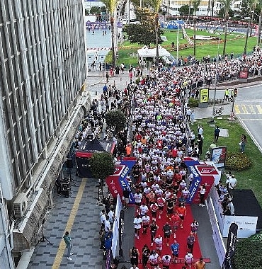 izmirde-uluslararasi-9-eylul-izmir-yari-maratonu-renkli-goruntulere-sahne-oldu-wO5RIXvd.jpg