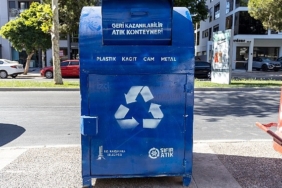 karsiyakada-geri-donusum-hamlesi-100-noktaya-mavi-konteyner-yVYdjt6I.jpg