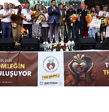 menemen-belediyesi-uluslarasi-comlek-festivaline-muhtesem-final-nf4c3IEY.jpg