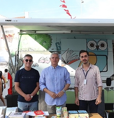 nilufer-belediyesi-gezici-kutuphane-7-mudanya-kitap-fuarinda-rbIwNRTZ.jpg