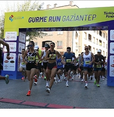 turkiye-finansin-ana-sponsoru-oldugu-gurme-run-gaziantep-yari-maratonu-gerceklesti-SzDKH54O.jpg